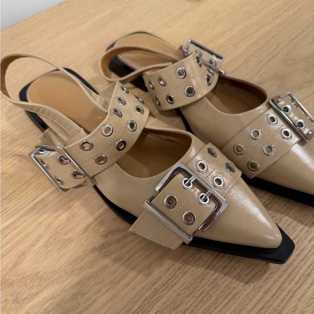 Large Buckle Flats Tan